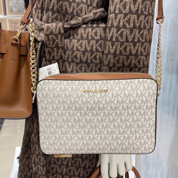 Michael Kors Jet Set Item Large East West Zip Crossbody Vanilla Signature - Picture 11 of 16